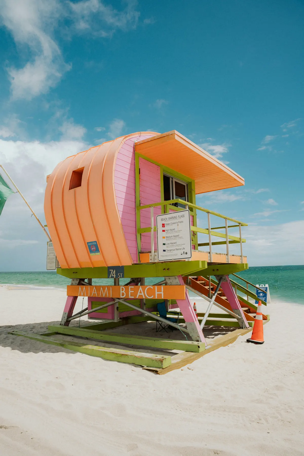 Caseta de salvavidas de colores en Miami Beach